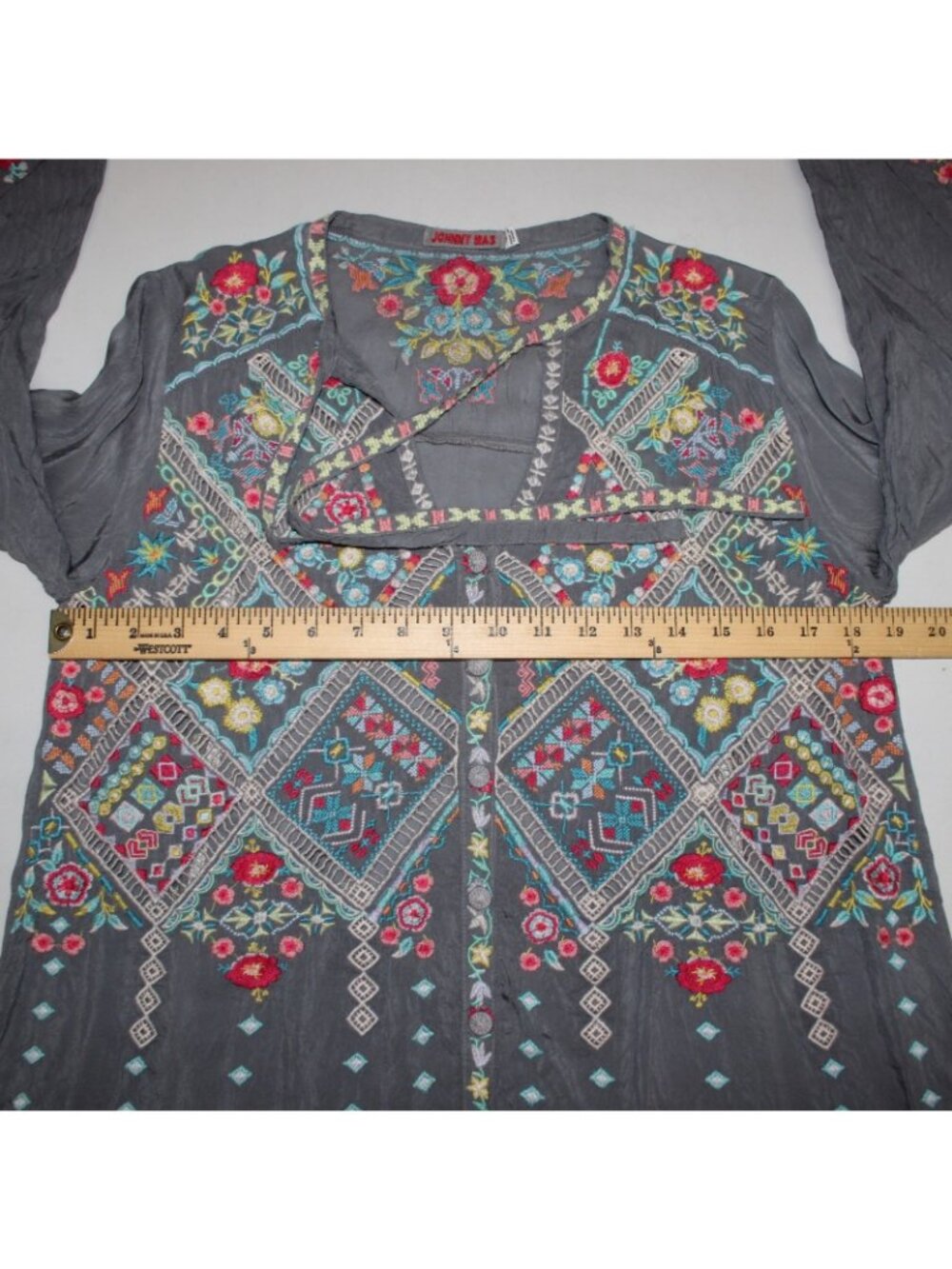 Johnny Was Top Sz S Gray Red Multi Colored Embroidered 100% Poly Top - Picture 10 of 12